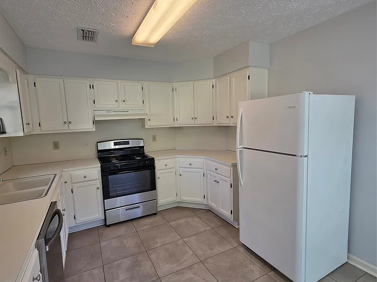 6225 Whitewater Ct — Photo 8