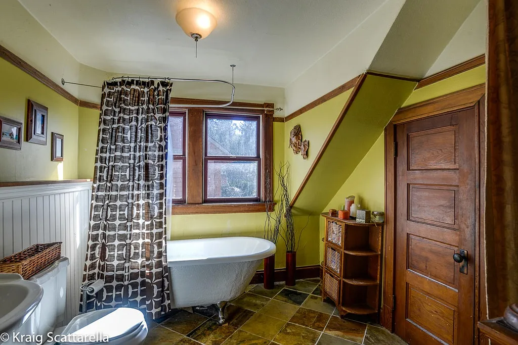 4 bed, 2150 sqft, $890 — Photo 2