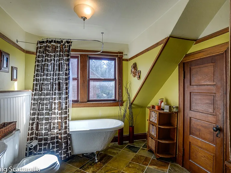 2nd floor bathroom