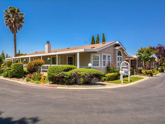 2nd image of 3032 Oakbridge Dr