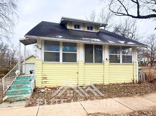 919 SW 4th St, Topeka, KS 66606