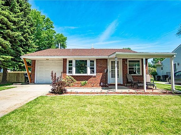 5th image of 225 Burnside Dr
