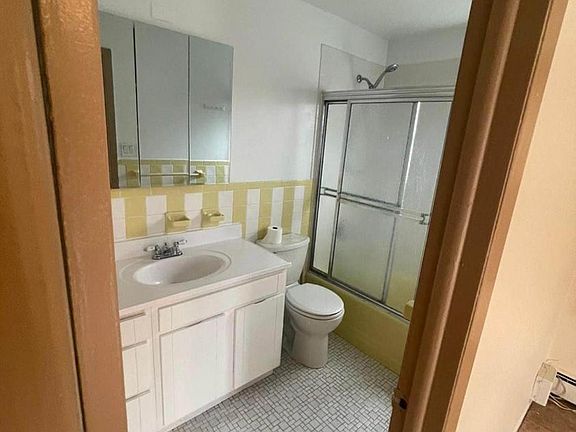 3rd image of 712 E Park Ave #1