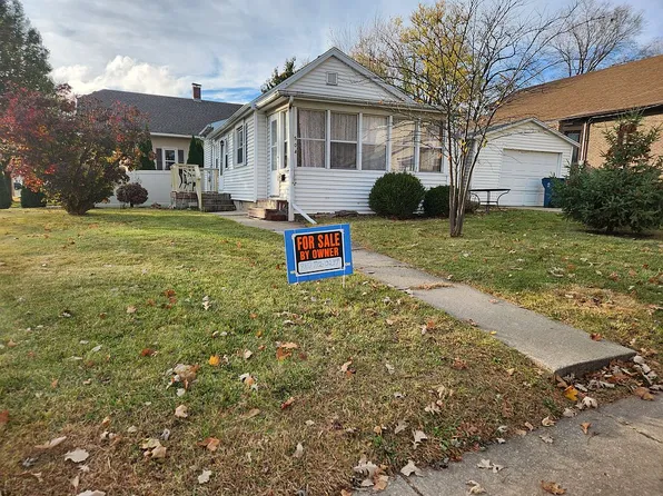 504 Pike St, Peru, IL 61354