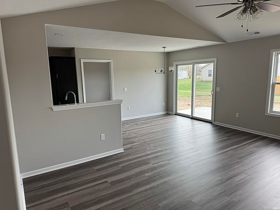 4th image of 1346 Glenwood Ct