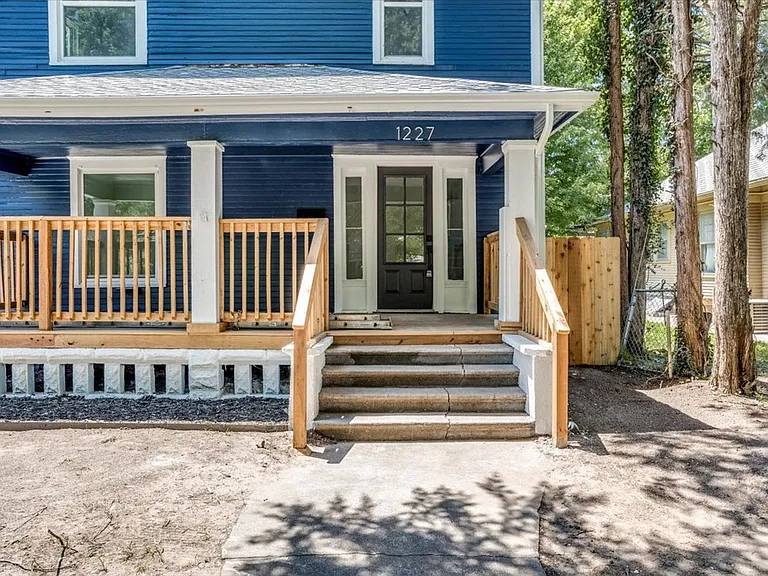 1227 N Lewellen Ave — Photo 2