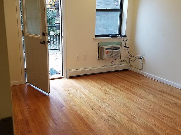 4th image of 179A 8th St APT 1R