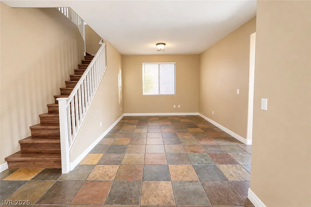 4 bed, 2.5 bath, 2063 sqft, $2,340 — Photo 2