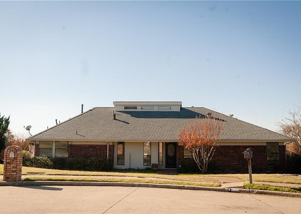 1st image of 2728 Gainesborough Dr