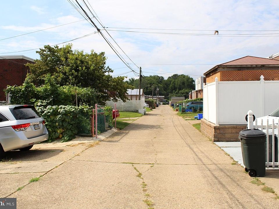 2nd image of 8562 Benton Ave