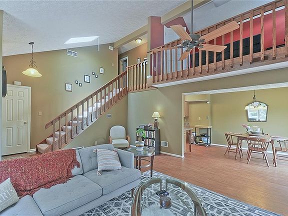 2nd image of 9273 Golden Oaks W