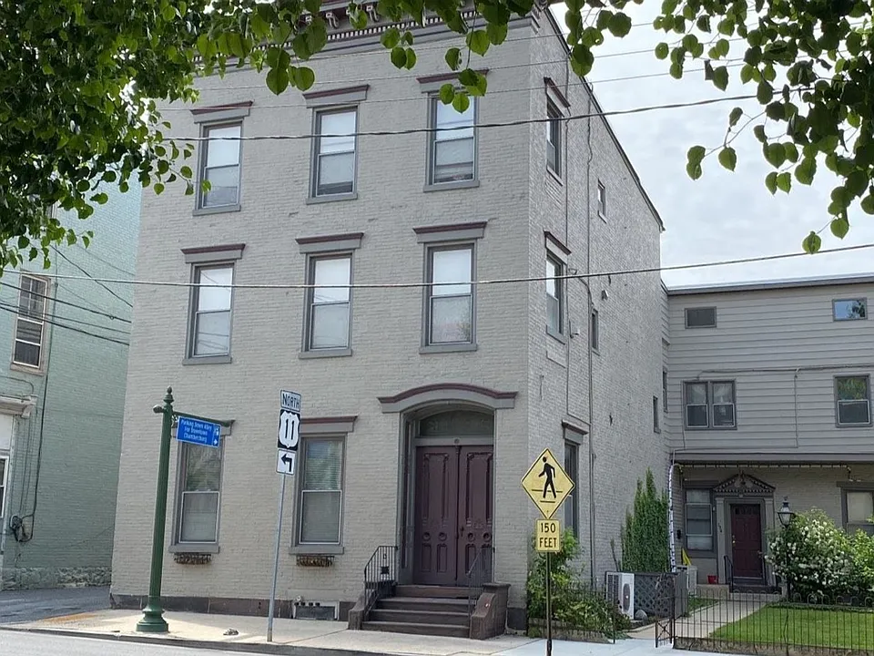 136 E Queen St