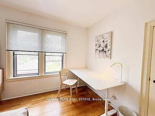 299 Robina Ave E — Photo 18