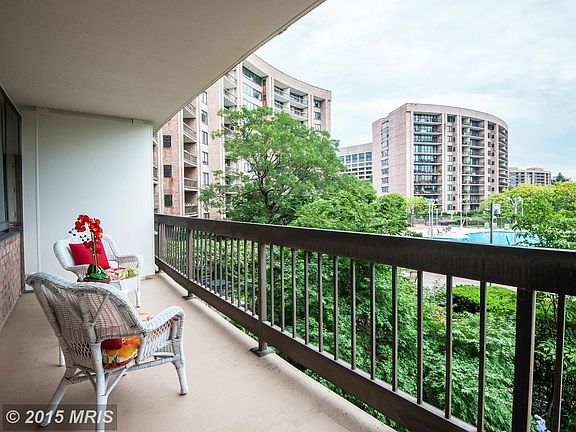 3rd image of 1805 Crystal Dr APT 312S