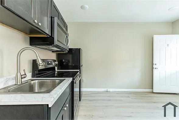104 S 51st St #B — Photo 22