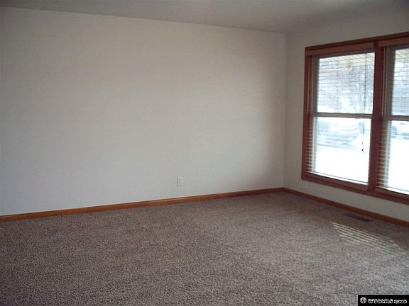 3rd image of 409 Fremont Ave