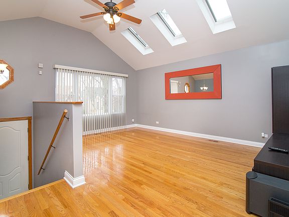 2nd image of 2846 N Mulligan Ave