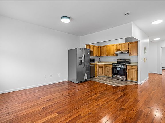 5th image of 1473 Gates Ave Floor 3