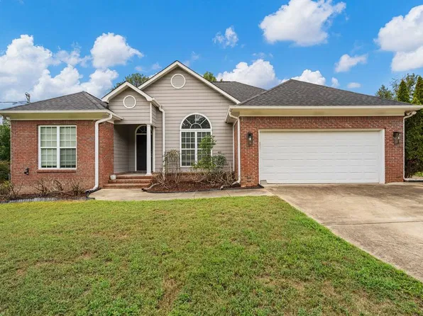 1449 Cummings Rd, Smiths Station, AL 36877