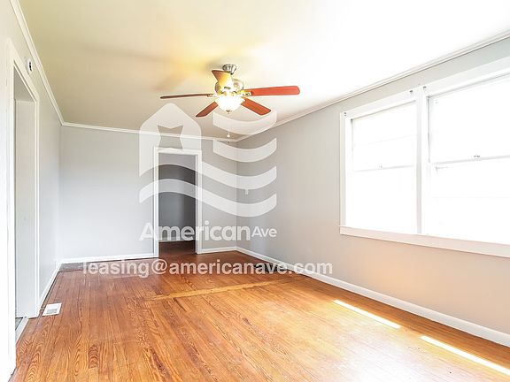 2065375_003_living_room_4.jpg