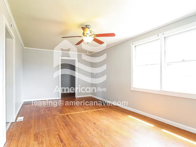 2065375_003_living_room_4.jpg