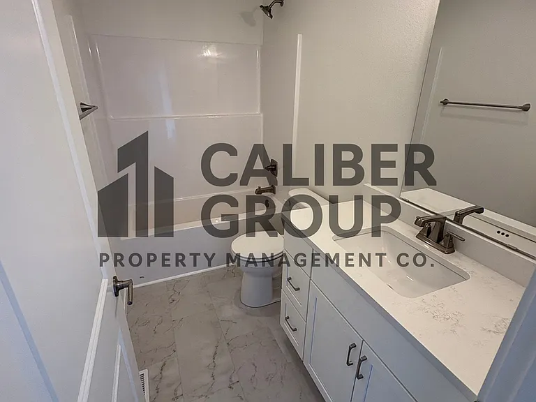 2113 W 8th St — Photo 14