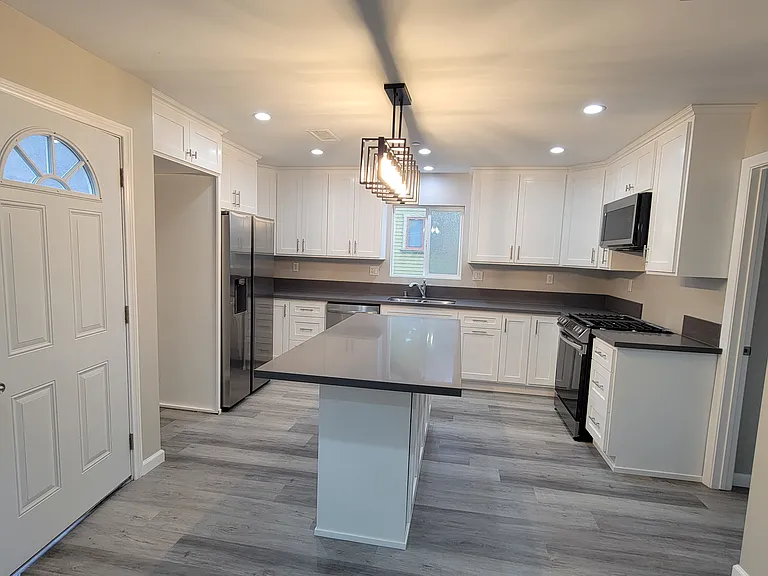 708 E Verdugo Ave #202 — Photo 2