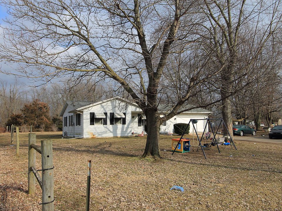 2nd image of 1616 N Fox Farm Rd