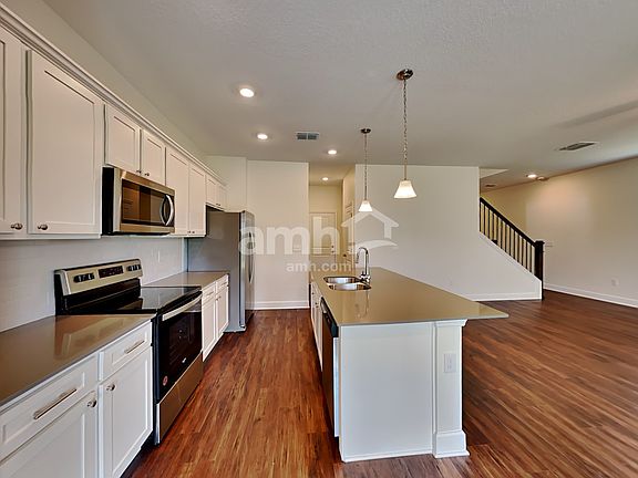 4th image of 1128 Walden Pond Dr