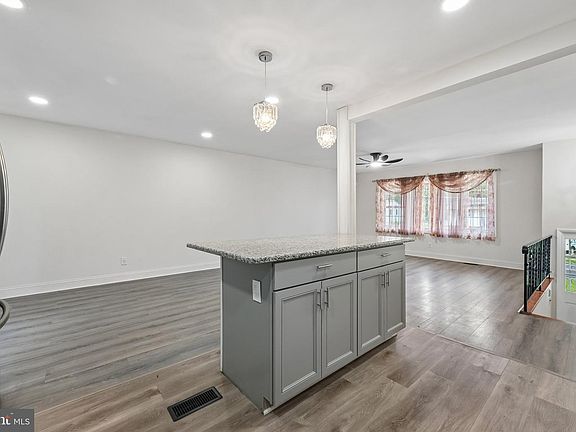 4th image of 254 Mill St