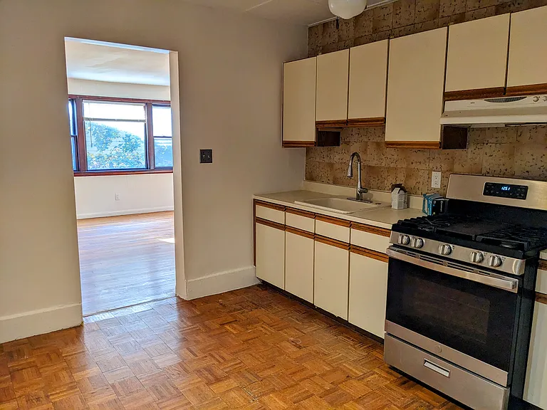 69 Dana St #4 — Photo 6