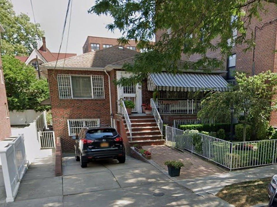 2nd image of 65 Bay 31st St