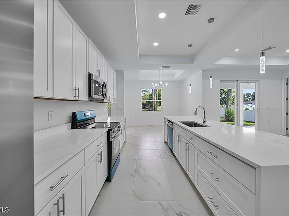 5th image of 312 Harrison Dr
