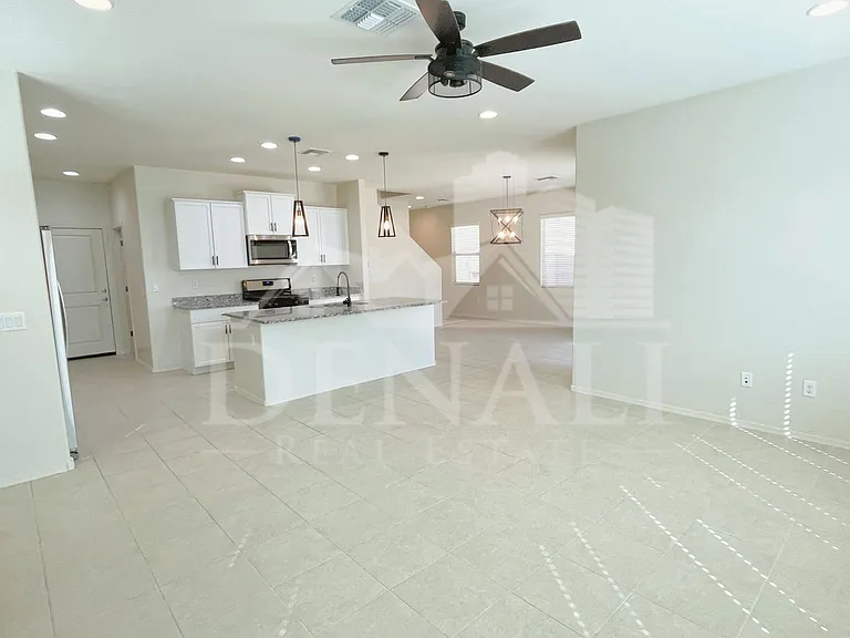 866 E Artesia Pl — Photo 8