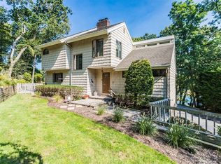 4 Riverview Ter, Smithtown, NY 11787