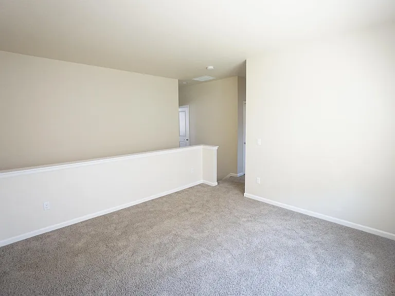 2221 Ulster St — Photo 6