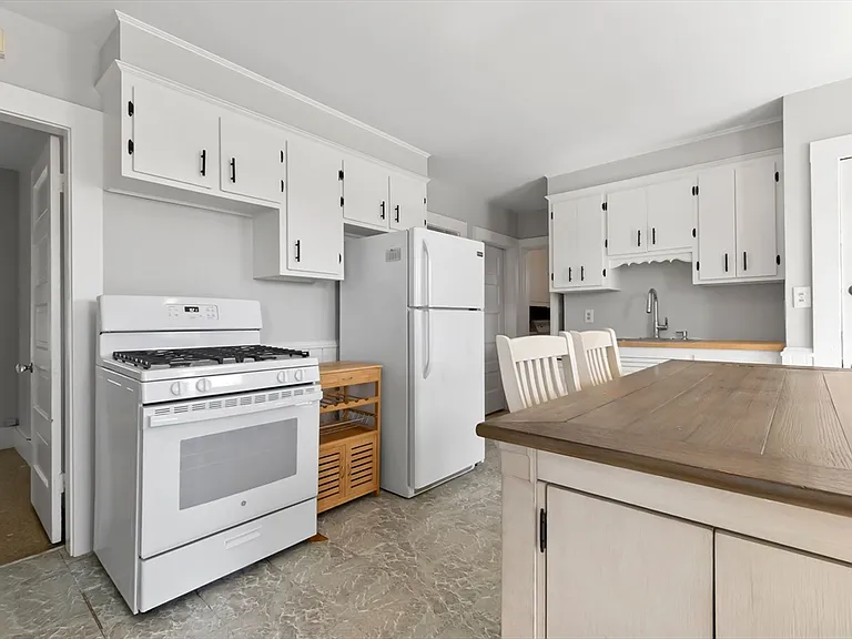 4 Horton St #2 — Photo 5