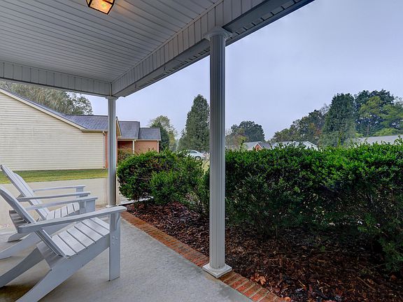 3rd image of 4628 Daisy Mae Ln
