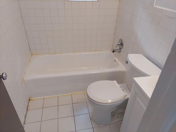 4th image of 925 NW 17th Ave