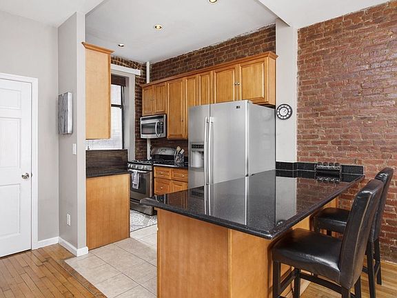 3rd image of 10 W 93rd St APT 1B