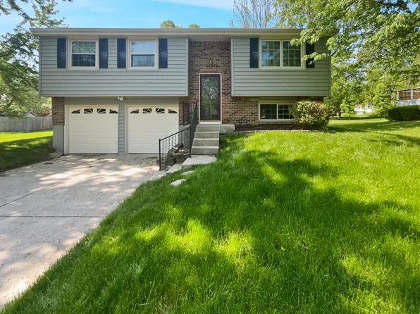 1237 W Shady Creek Dr, Greenwood, IN 46142