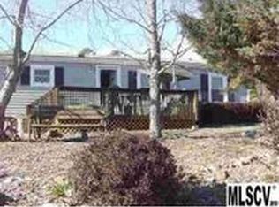 5681 Quailwood Dr, Hickory, NC 28601