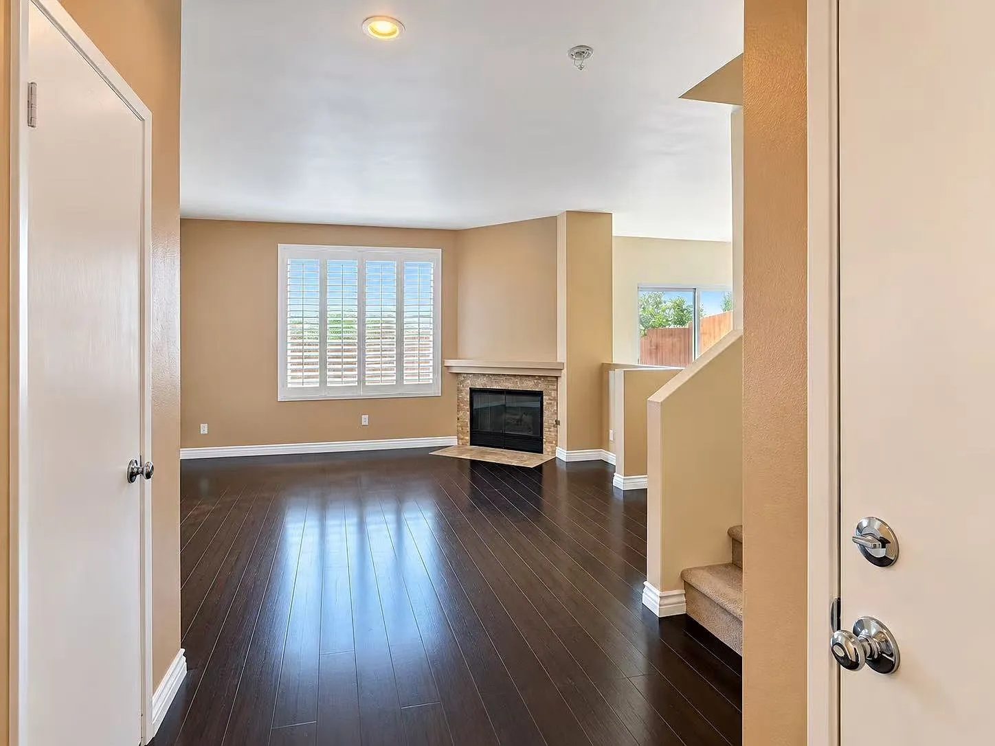 3 bed, 2.5 bath, 1464 sqft, $2,800 — Photo 3