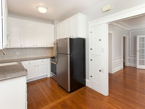 2nd image of 2435 Union St APT 412