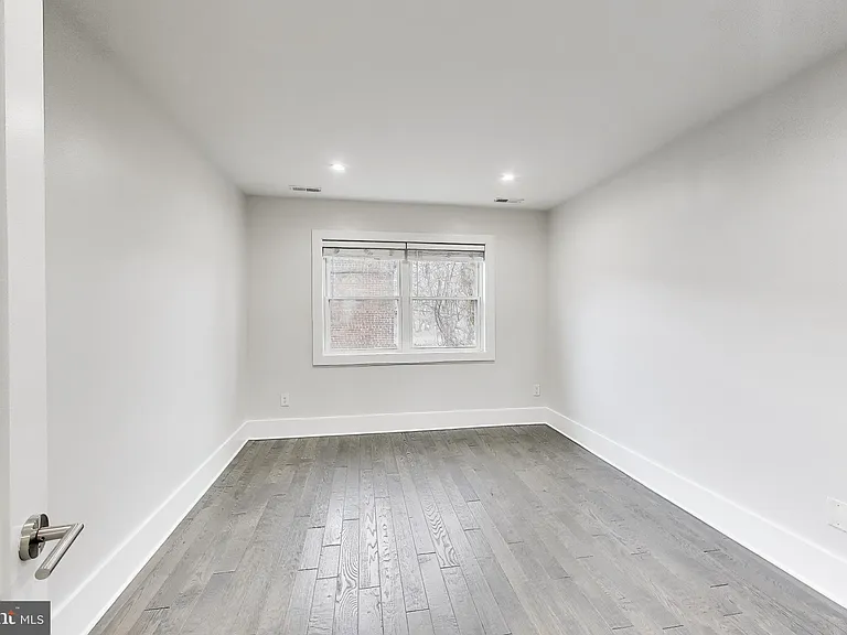 5031 H St SE #4 — Photo 6