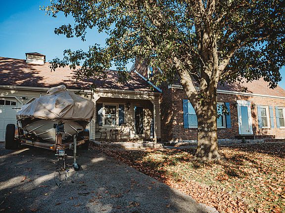 2nd image of 440 Clubside Dr