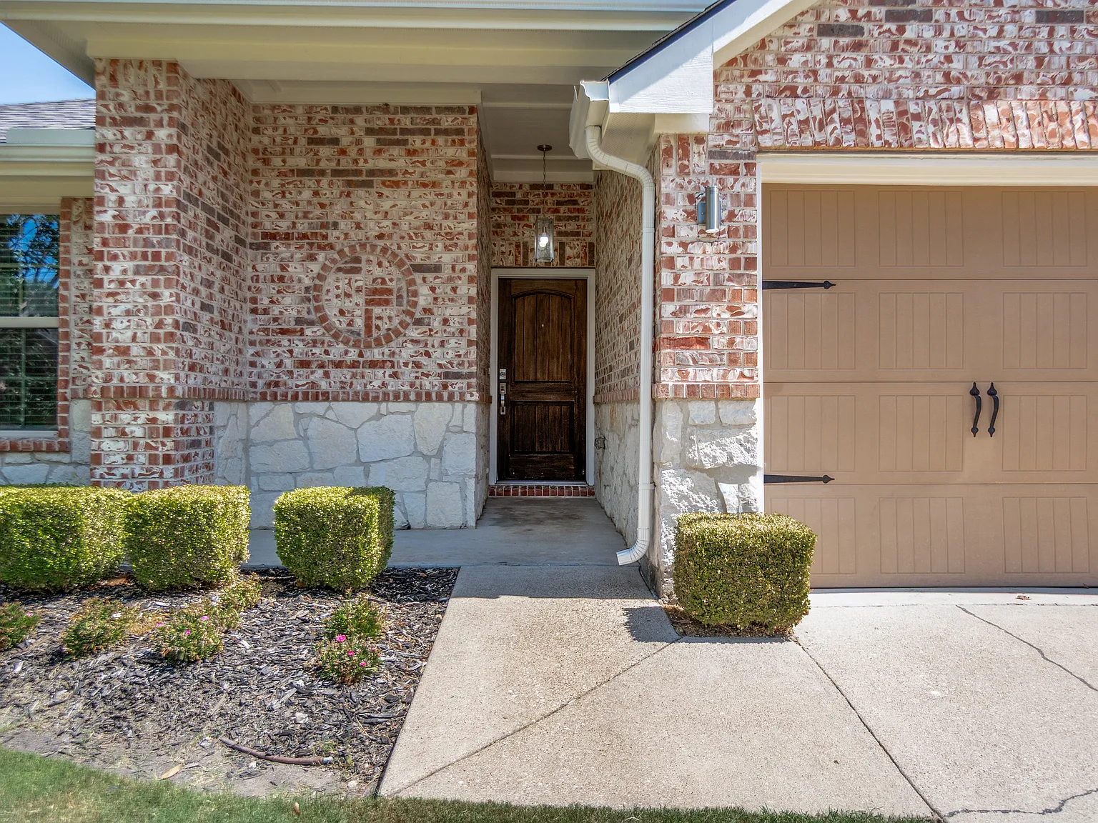 3 bed, 1737 sqft, $3,100 — Photo 2