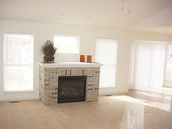 4th image of 420 Meacham St