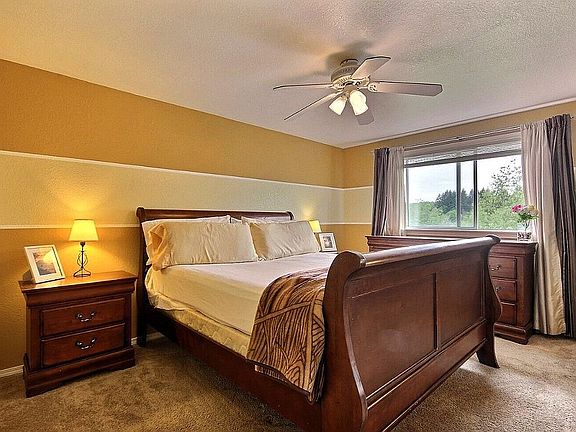 3rd image of 3003 Lakeview Dr SE