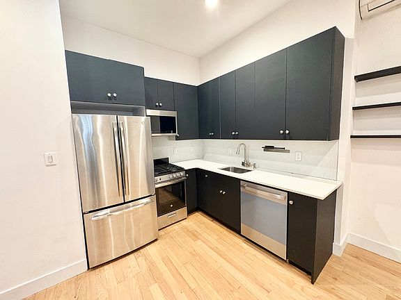 3rd image of 50 E 4th St #B
